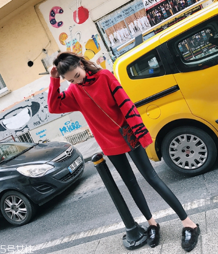 紅色毛衣下面配什么？褲子裙子統(tǒng)統(tǒng)能Hold住