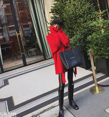 紅色毛衣下面配什么？褲子裙子統(tǒng)統(tǒng)能Hold住