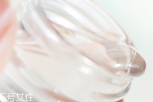 眼部凝膠和眼霜哪個好？眼部凝膠和眼霜不僅是質(zhì)地區(qū)別