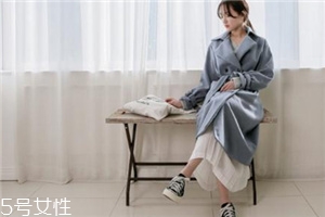 呢大衣搭配什么裙子好看？冬天也能萬(wàn)種風(fēng)情