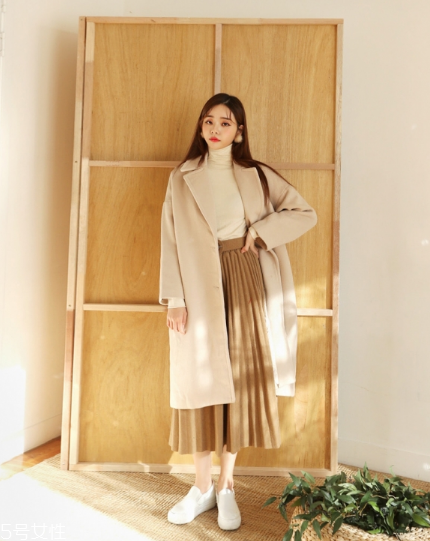 呢大衣搭配什么裙子好看？冬天也能萬(wàn)種風(fēng)情