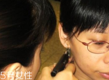 打耳洞必須注意哪些事？耳垂小不要打