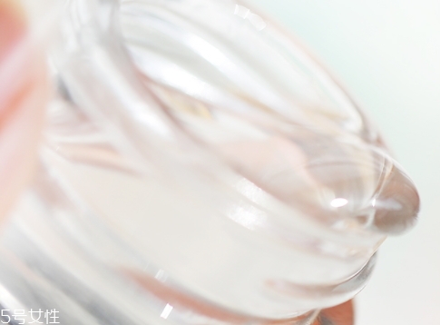 眼部凝膠什么時候用？更加推薦晚上用