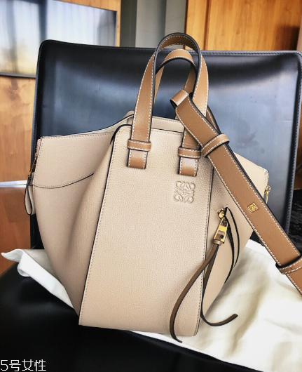 loewe包包一般多少錢？集奢華和實(shí)用于一身