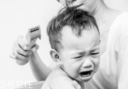 剪發(fā)能促進頭發(fā)生長嗎？毫無關(guān)系