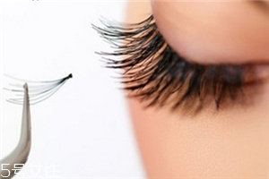種睫毛會傷害自己原生睫毛嗎？種的睫毛教你在家卸掉