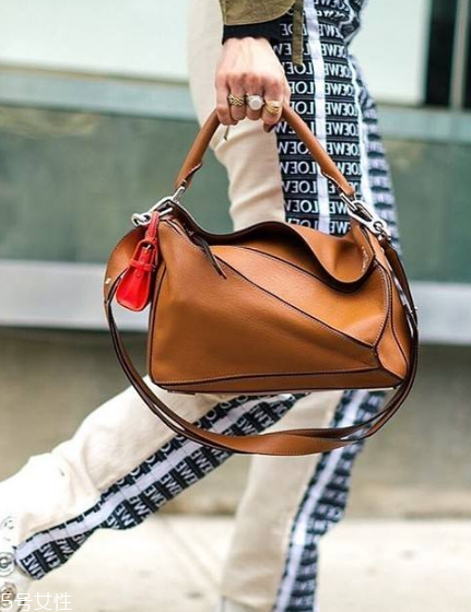 loewe包包一般多少錢？集奢華和實(shí)用于一身