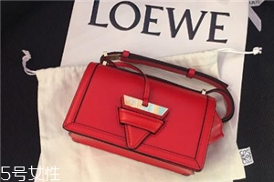 loewe包包一般多少錢？集奢華和實(shí)用于一身