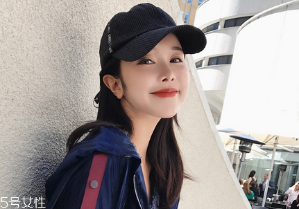 種睫毛是怎么種的？種睫毛是粘在睫毛這個位置