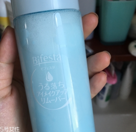 眼唇卸妝液和卸妝油哪個好？使用的區(qū)域不同