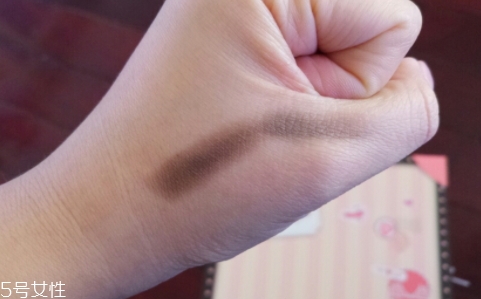 眉粉可以當(dāng)眼影用嗎？教你用眉粉畫(huà)眼影