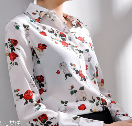 怎么穿衣服有女人味？跟著她學(xué)就對(duì)了