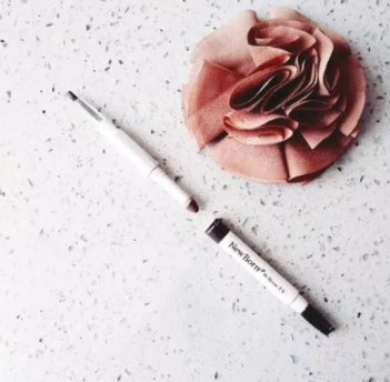 眉粉和眉筆哪個(gè)自然？更持久？