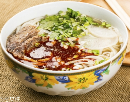 拉面的面怎么和？要掌握一些技巧