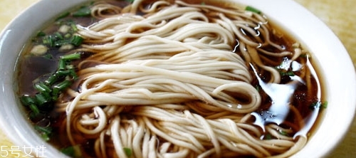 拉面的面怎么和？要掌握一些技巧