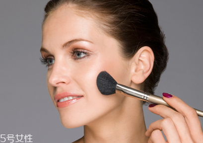 花瓣腮紅怎么做的？貌美又好用