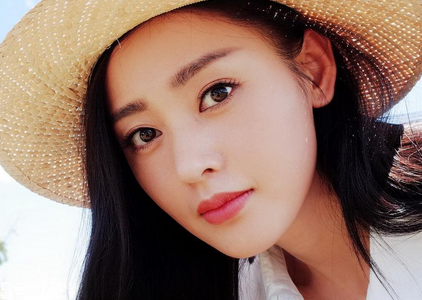 種睫毛是怎么種的？種睫毛是粘在睫毛這個位置