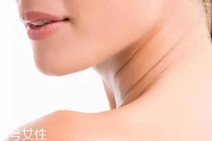 頸紋是怎么產(chǎn)生的？比面部肌膚更加脆弱