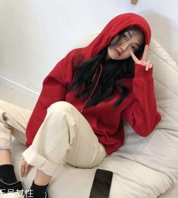 2018流行什么款式的衛(wèi)衣？這些衛(wèi)衣值得一看