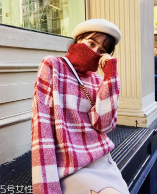 高領(lǐng)毛衣怎么穿好看？教你保暖又減齡的穿法