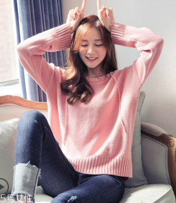 高領(lǐng)毛衣怎么穿好看？教你保暖又減齡的穿法