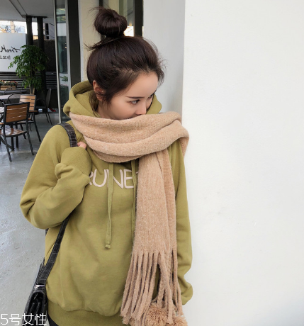 衛(wèi)衣買(mǎi)大點(diǎn)還是小點(diǎn)好？這樣挑選準(zhǔn)沒(méi)錯(cuò)