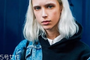 朋克風(fēng)女生穿衣 朋克和冬日更搭！