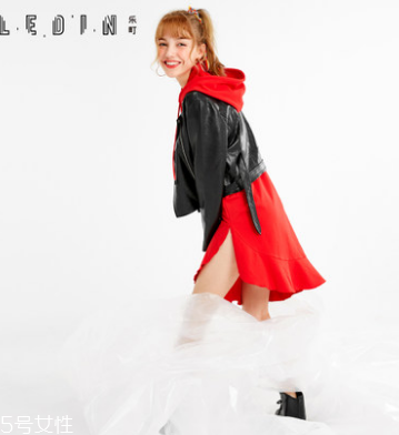 朋克風(fēng)女生穿衣 朋克和冬日更搭！