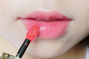 唇釉的優(yōu)點(diǎn)有哪些？唇釉和唇彩不一樣