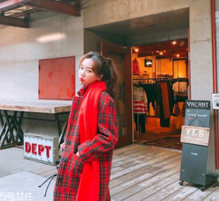 什么顏色的圍巾最百搭？這幾個顏色輕松駕馭