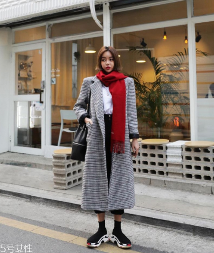 什么顏色的圍巾最百搭？這幾個顏色輕松駕馭