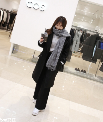 什么顏色的圍巾最百搭？這幾個顏色輕松駕馭