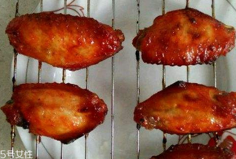 烤箱烤雞翅溫度和時(shí)間 烤箱烤雞翅的技巧