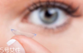 軟性隱形眼鏡人人都能戴嗎？糖友不能戴