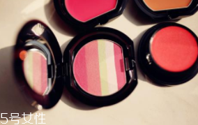腮紅為什么引起過(guò)敏？腮紅刷該洗了