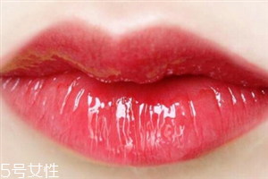 ysl唇釉怎么涂不掉色？唇部保養(yǎng)很重要
