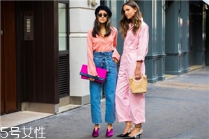 牛仔褲配什么毛衣好看？時髦復(fù)古風(fēng)女王穿搭