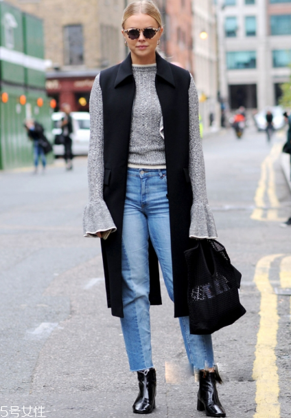 牛仔褲配什么毛衣好看？時髦復(fù)古風(fēng)女王穿搭