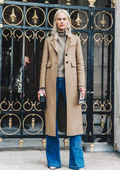 牛仔褲配什么毛衣好看？時髦復(fù)古風(fēng)女王穿搭