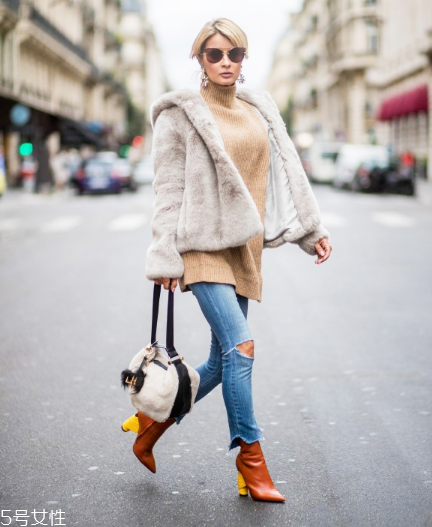 牛仔褲配什么毛衣好看？時髦復(fù)古風(fēng)女王穿搭