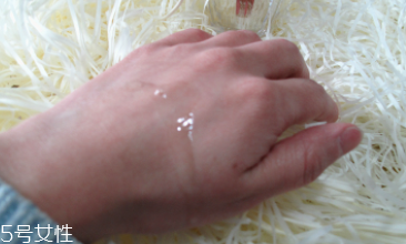 CPB精華肌底液適合敏感皮嗎？成分溫和