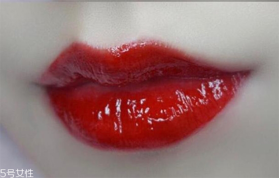 阿瑪尼黑管哪個色最火？阿瑪尼紅管和黑管的區(qū)別