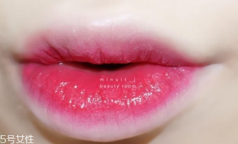 ysl唇釉怎么涂不掉色？唇部保養(yǎng)很重要
