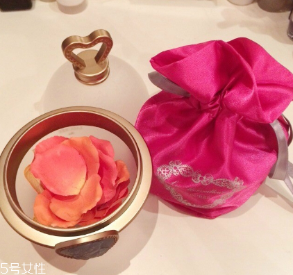 laduree花瓣腮紅好用嗎？貴婦專用彩妝線