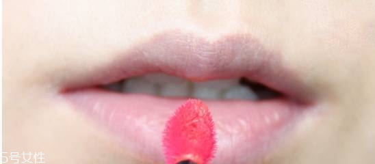 ysl唇釉怎么涂出玻璃唇？打造獨特唇色