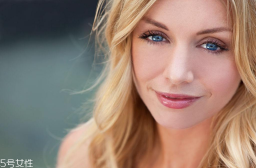 孕睫術(shù)多久后做美瞳線？孕睫術(shù)眼睛腫緩解小妙招