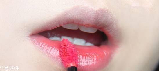 ysl唇釉怎么涂出玻璃唇？打造獨特唇色