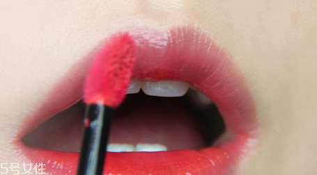 唇釉是什么東西？俗稱液體口紅