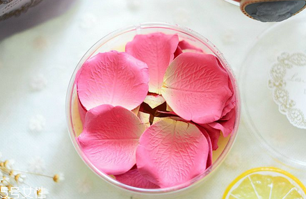 laduree花瓣腮紅好用嗎？貴婦專用彩妝線