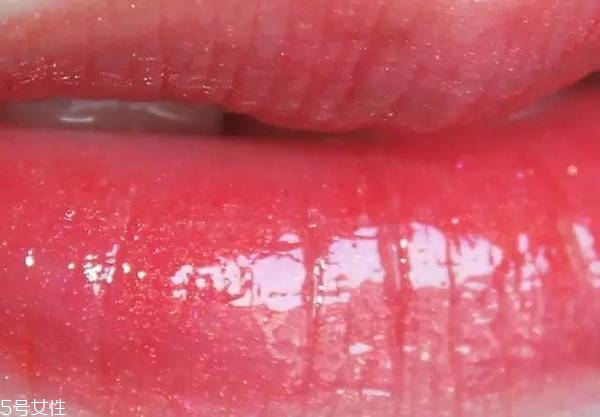 ysl唇釉哪個顏色最火？ysl唇釉的搭配技巧